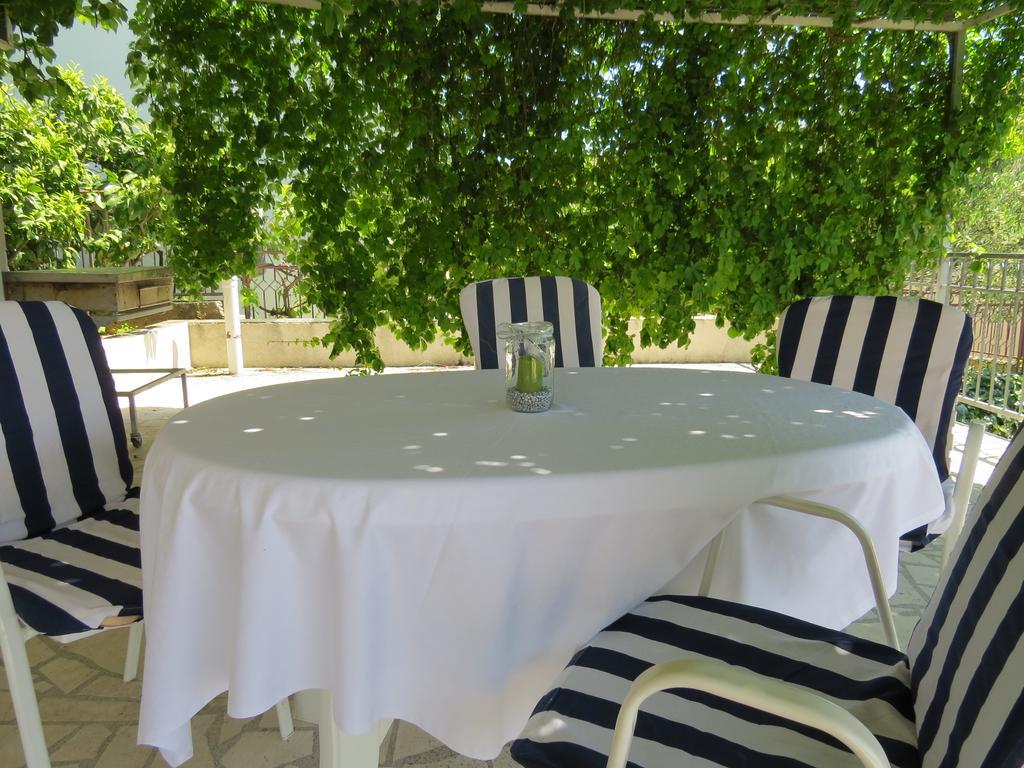 Apartments Lovric - 30 Meters To The Beach Trogir Eksteriør billede