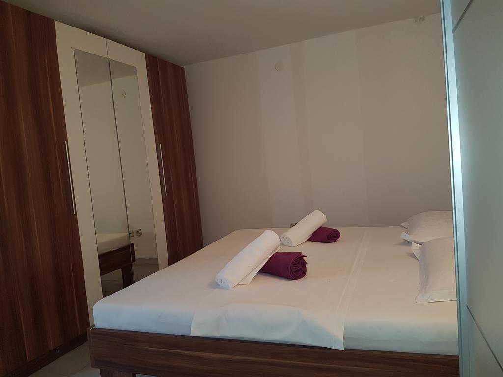 Apartments Lovric - 30 Meters To The Beach Trogir Eksteriør billede